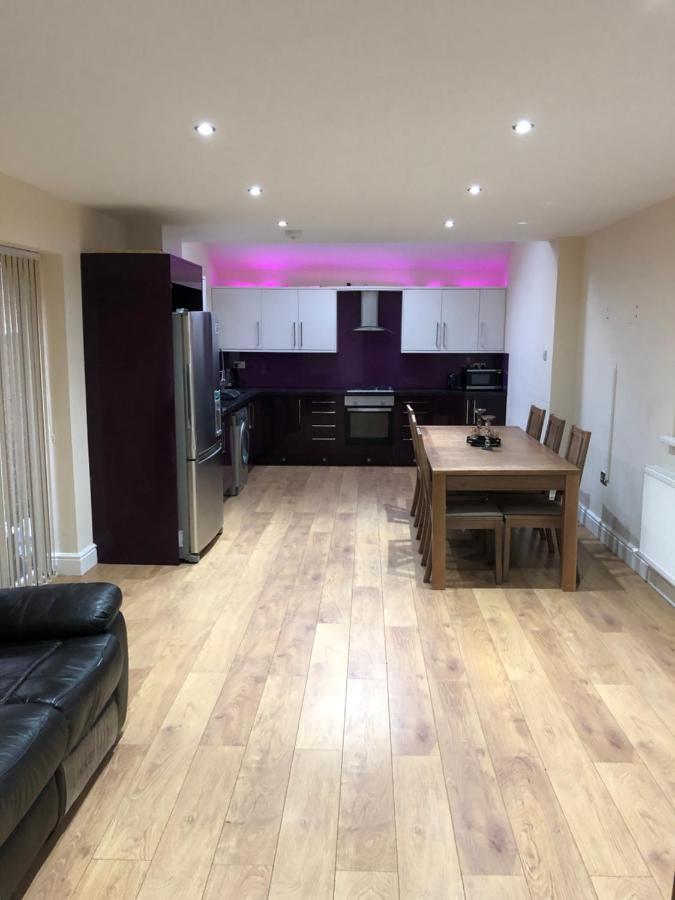 Big Room Rusholme With Tv And Private Bathroom-Parking&Wifi Manchester Eksteriør billede