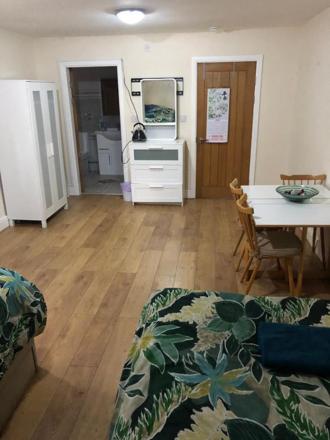 Big Room Rusholme With Tv And Private Bathroom-Parking&Wifi Manchester Eksteriør billede